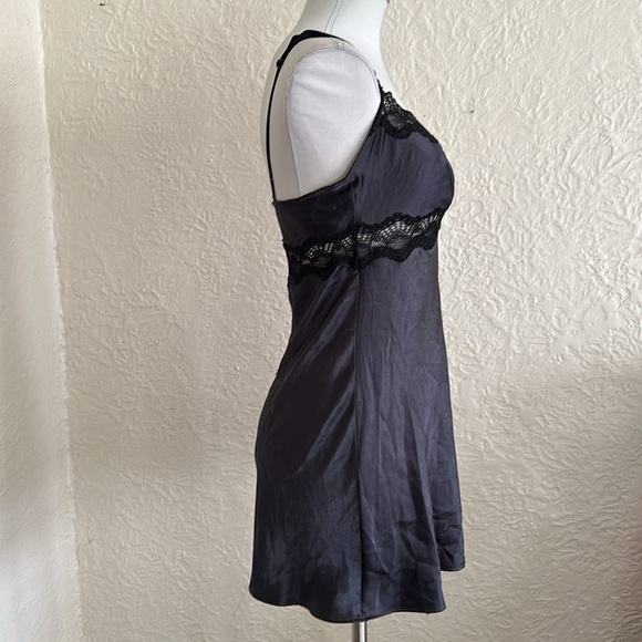 Victoria’s Secret Dark Gray Satin Black Floral Lace Slip Medium Flaws - Picture 8 of 10